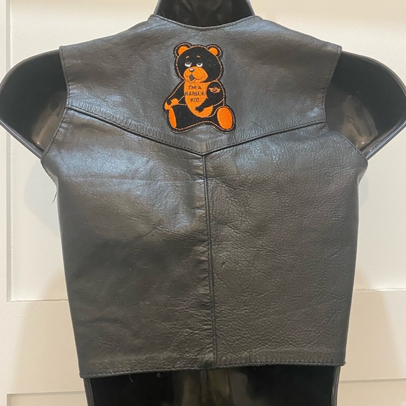 Kids vintage Leather Biker vest with (rare) Harley Davison bear on back patch - Picture 15 of 16
